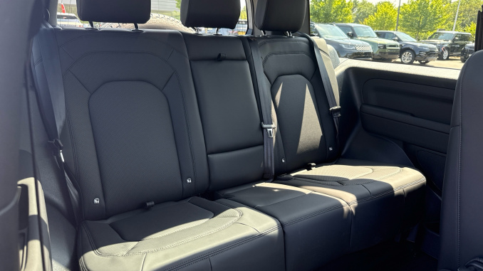 Land Rover Defender 3.0 D250 X-Dynamic SE 90 3dr Auto Diesel Estate - Image 42